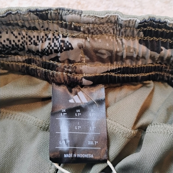 NWT L Adidas M CAMO Short Olive Strata Zip Pockets Active Gym Workout Shorts NEW - Picture 4 of 12
